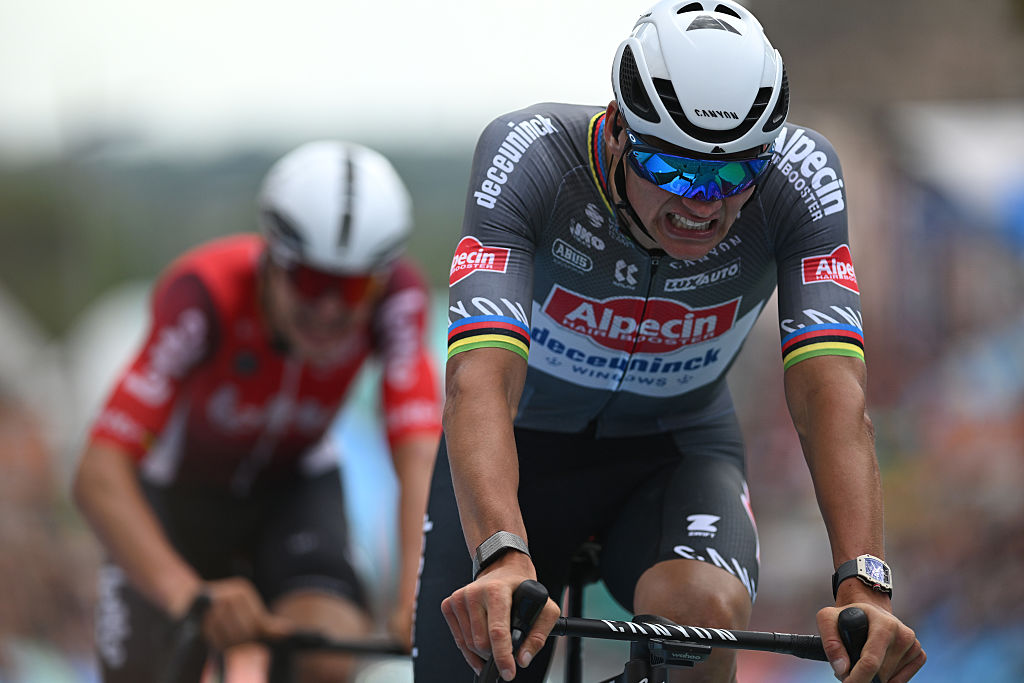 GERAARDSBERGEN, BELGIUM - AUGUST 22: Mathieu Van Der Poel of Netherlands and Team Alpedin - Deceuninck crosses the finish line as stage winner during the 20th Renewi Tour 2025, Stage 3 a 181.8km stage from Aalter to Geraardsbergen / #UCIWT / on August 22, 2025 in Geraardsbergen, Belgium. (Photo by Luc Claessen/Getty Images)