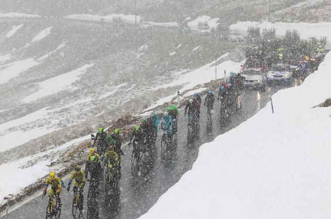 A shot of the conditions on the Stelvio during the Giro's stage 16