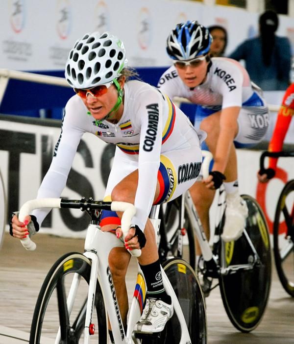 Maria Luisa Calle (Colombia) in action during the first omnium qualifying heat.
