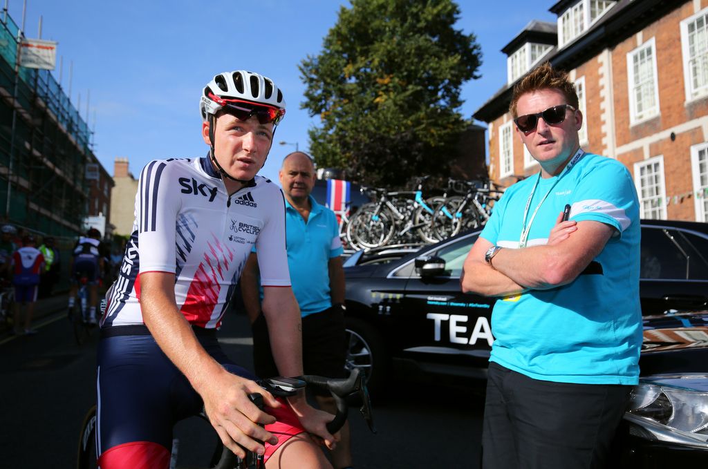Tao Geoghegan Hart with future Team Sky coach Rod Ellingworth at the start