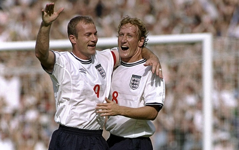 4 Sep 1999: Alan Shearer and Ray Parlour of England celebrate during the Euro 2000 qualifying match between England and Luxembourg played at Wembley Stadium in London, England. England won the game 6-0. \ Mandatory Credit: Laurence Griffiths /Allsport