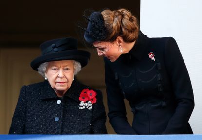 Why does the Queen wear five poppies for Remembrance Sunday? | GoodtoKnow