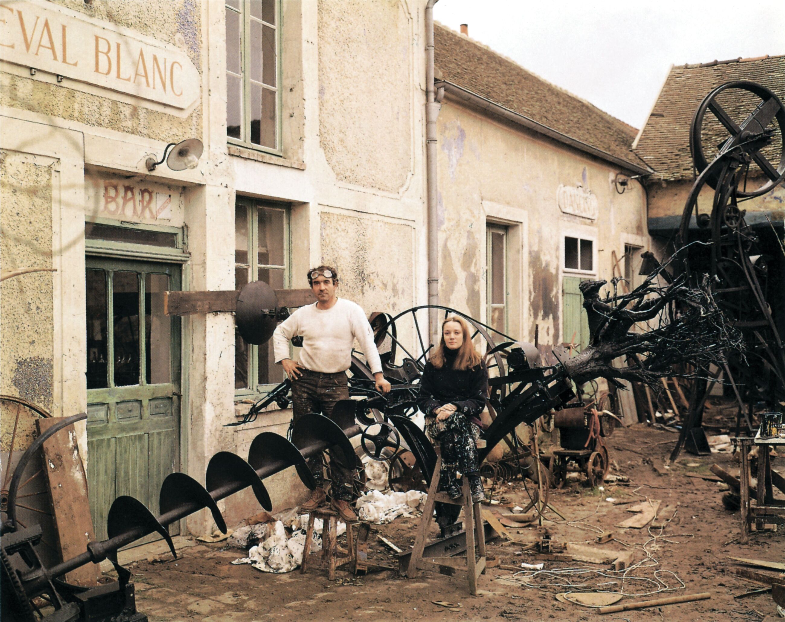 Niki de Saint Phalle and Jean Tinguely with a sculpture outside the Cheval Blanc bar