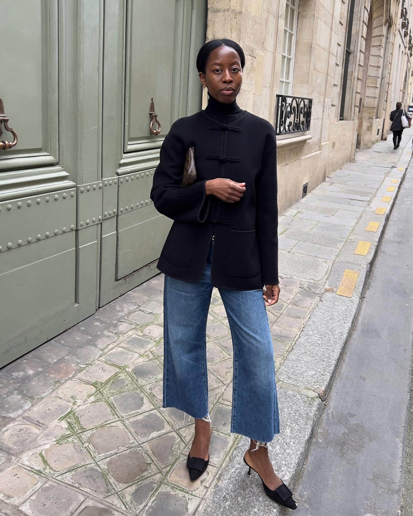 Influencer @sylviemus_ wears a knot button jacket with cropped jeans and pointed-toe heels.