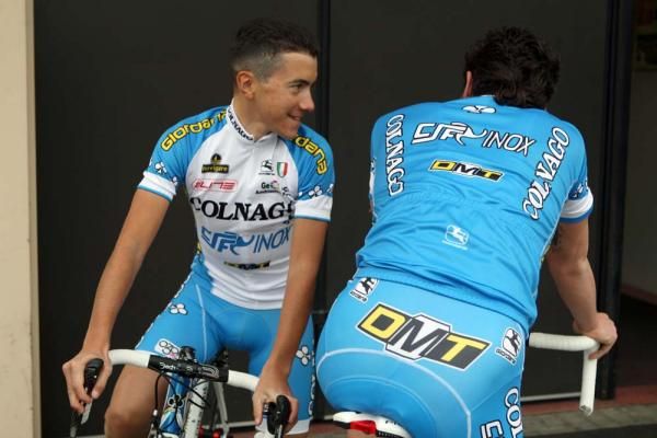 Domenico Pozzivivo joins new teammate Mattia Gavazzi in modelling the new blue-hued team kit