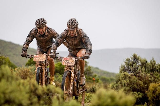 Max Knox of FedGroup Itec gives his partner, Kevin Evans a hand