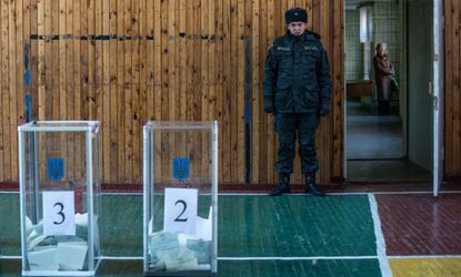 Ukrainian voters head ot the polls