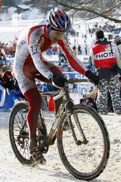 Pawel Szczepaniak plows ahead toward victory.