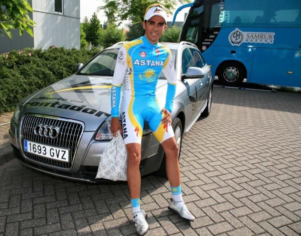 Contador with his Audi Allroad 2700 TDI personalized for the Tour.