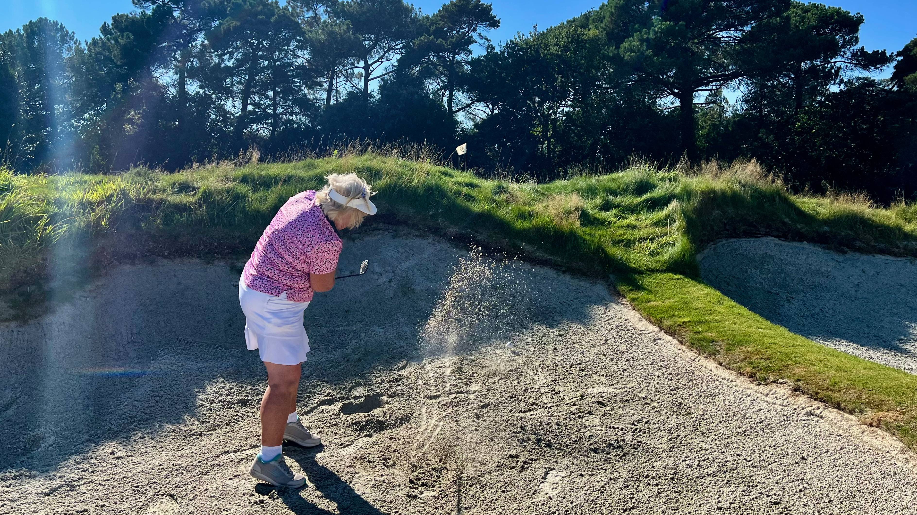 Bea Cummins using the Eleven Golf Bunker Blaster