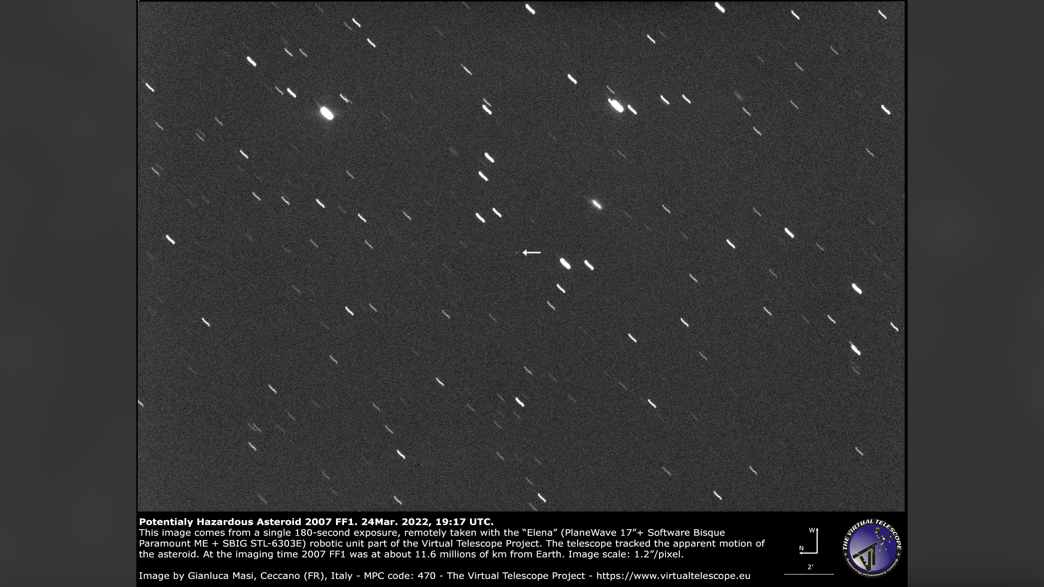 El Telescopio Virtual capturó esta imagen del asteroide potencialmente peligroso 2007 FF1 el 24 de marzo de 2022.