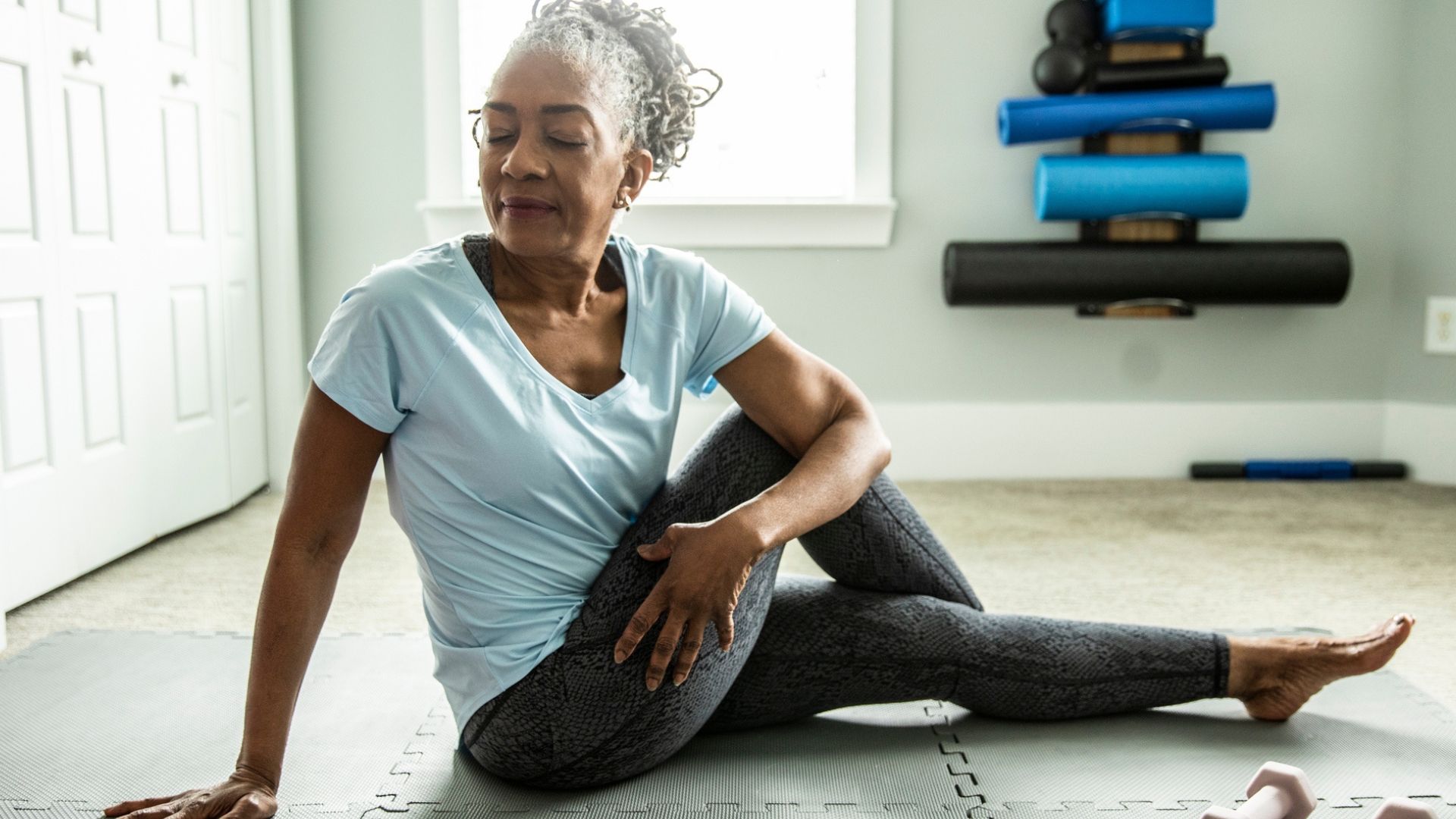 A 63-year-old Pilates teacher says this eight-minute mobility routine will reduce stiffness, boost flexibility and keep…