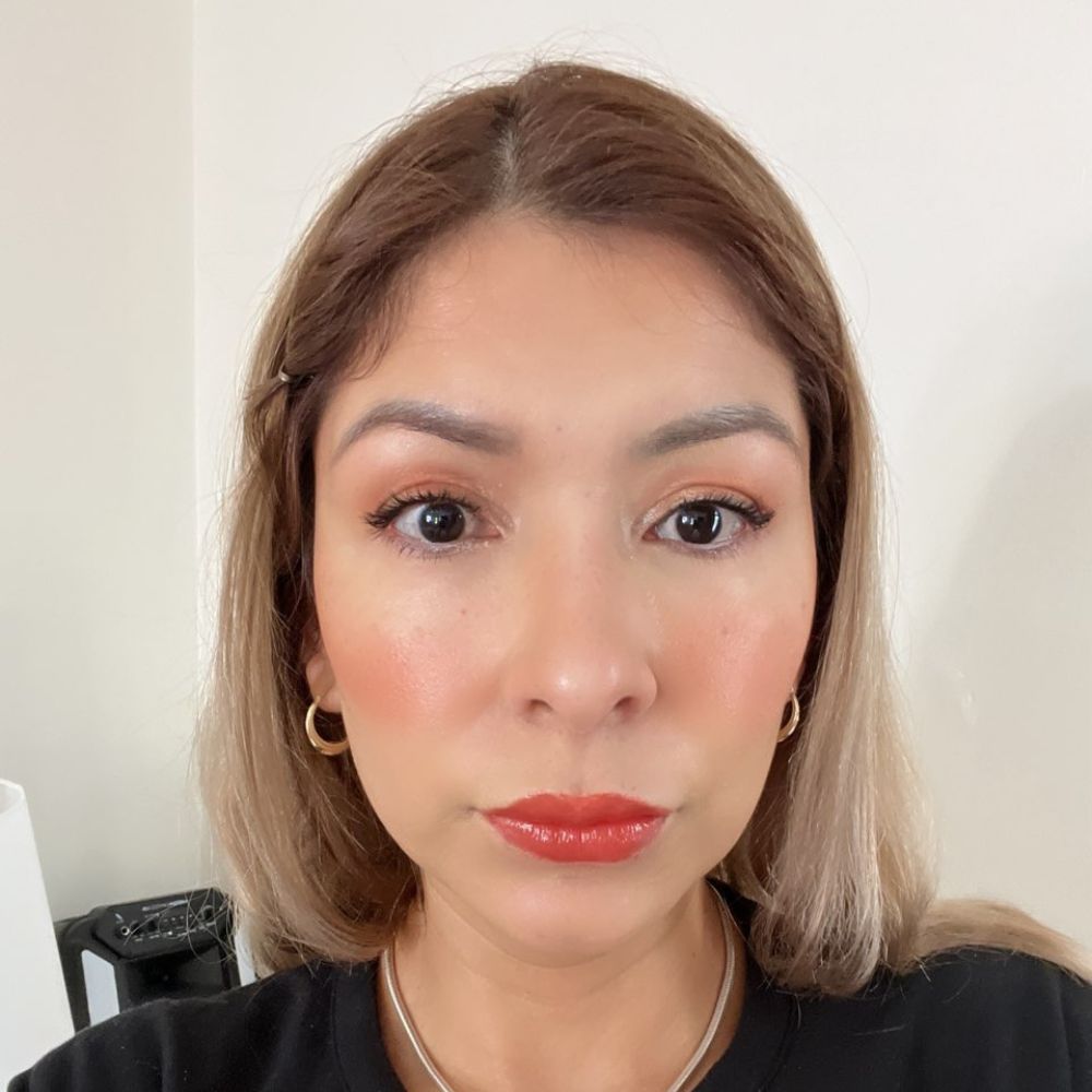 A headshot of Alma Hinojosa