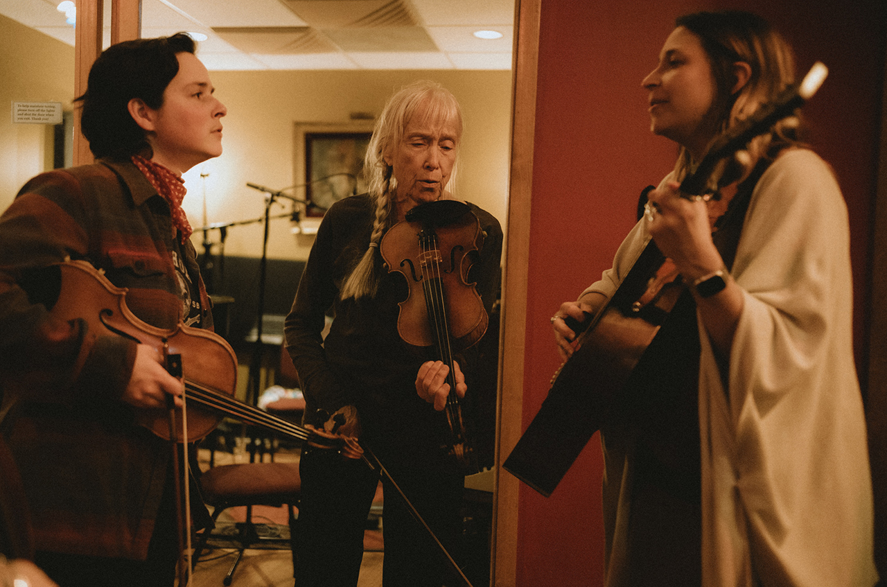 Tatiana Hargreaves, Laurie Lewis and Lindsay Lou at the Bluegrass Women sessions
