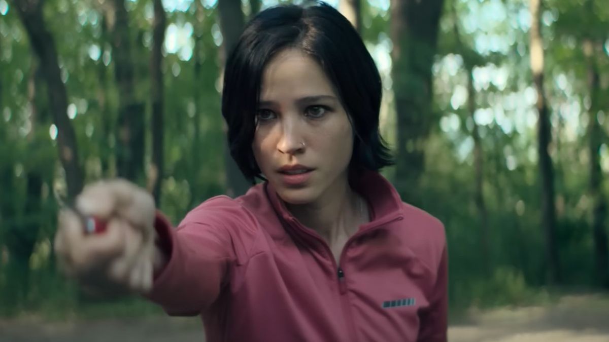 Kelsey Asbille holding up a knife and looking scared in Don&#039;t Move.