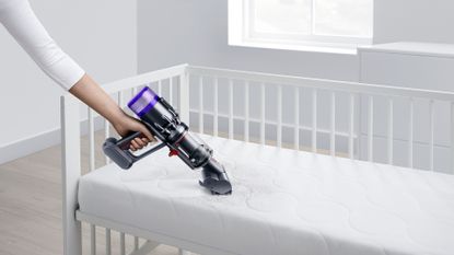Best handheld vacuum cleaner for cleaning tight spaces | T3