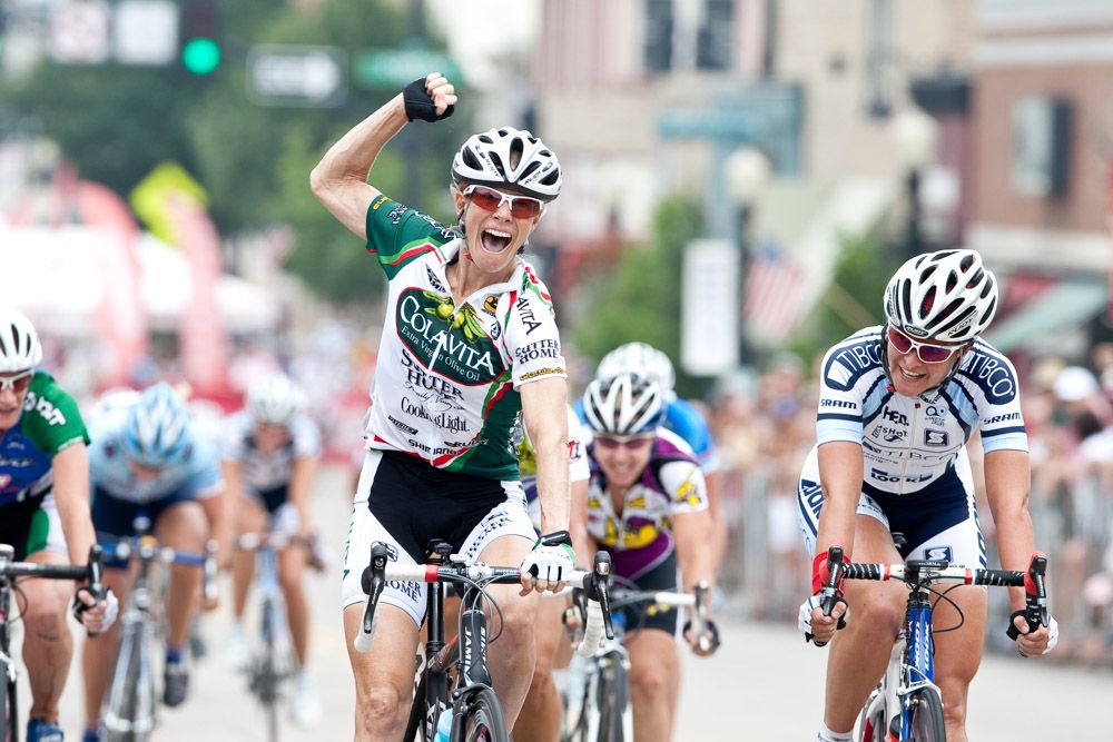 Tina Pic wins the 2009 US pro criterium title.