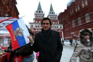 Filippo Pozzato with the flag of Russia,