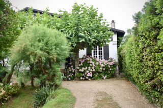 Front garden by Arno Senoner