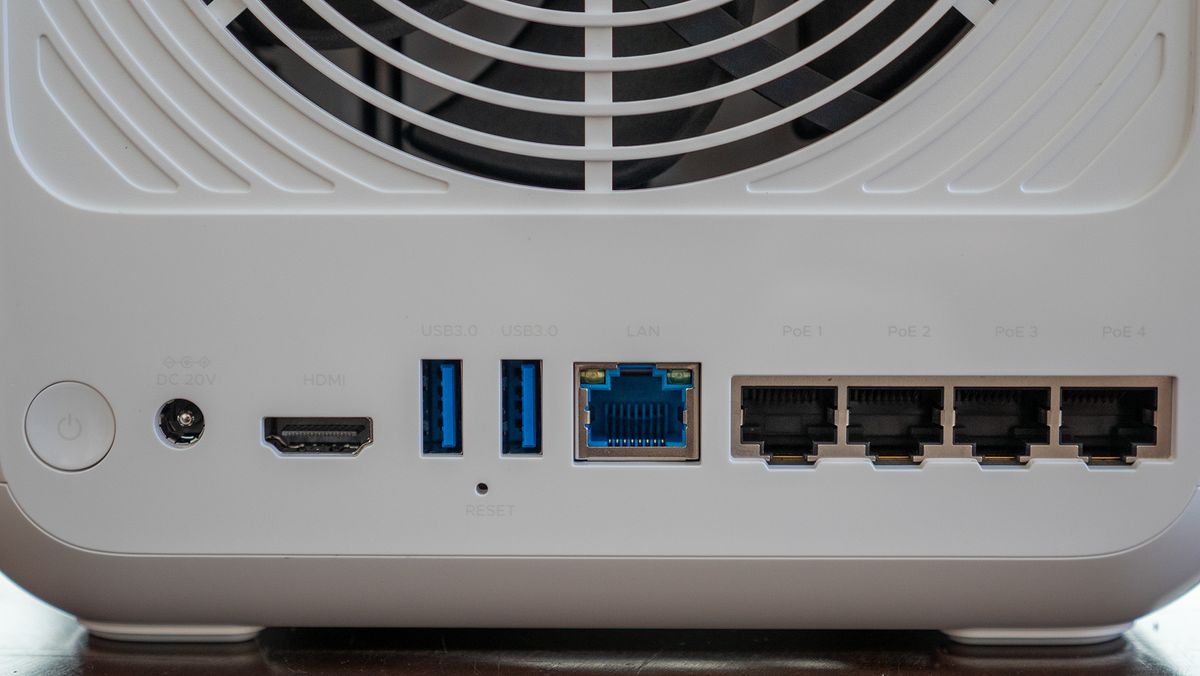 The ports and fans on the UGREEN HomeAgent HA100
