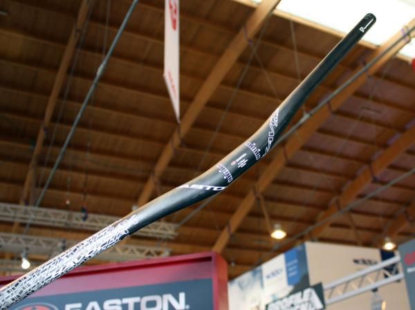 Easton is filling out its Havoc range of downhill components with the addition of a carbon fiber handlebar and other bits.
