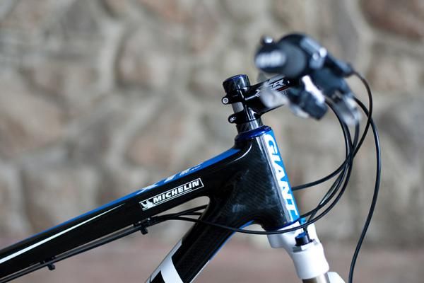 Unlike the newer Anthem X Advanced SL, Emmett's XtC Advanced SL hardtail uses a straight 1 1/8" steerer tube.