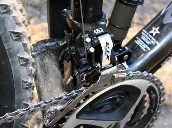The new front derailleur features wide links and revised cage shaping. All derailleurs are dual-pull and clamped versions will fit all three typical seat tube diameters, too. Even with two-ring and three-ring specific versions there are only nine total front derailleurs with M980.