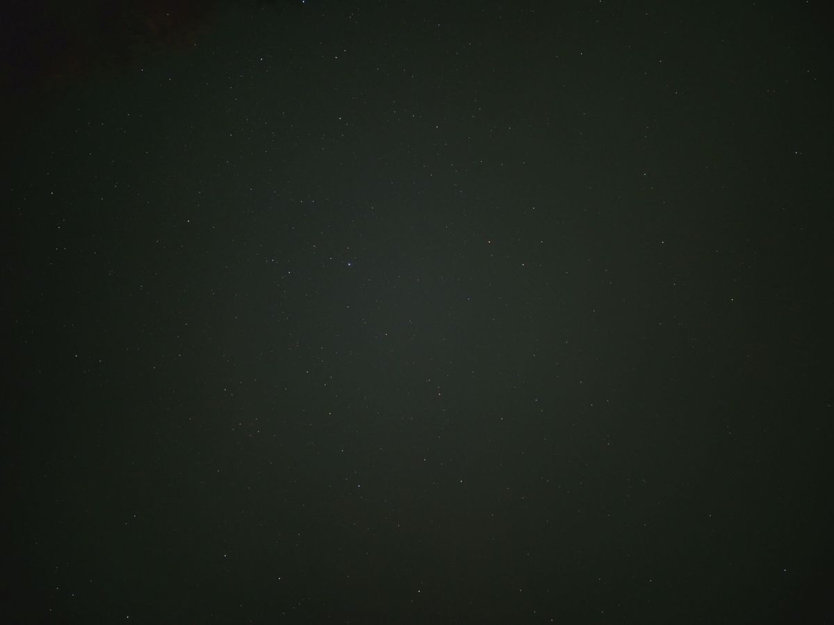 Galaxy Z Flip 7 astrophotography sample.