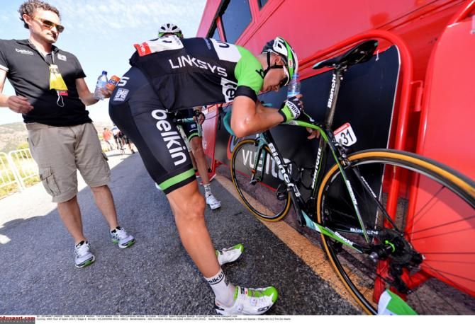 Wilco Kelderman (Belkin) tries to cool down