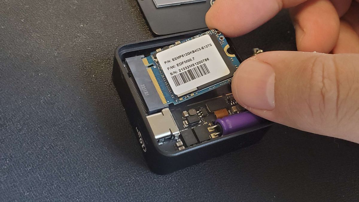 DockCase Pocket Smart SSD enclosure