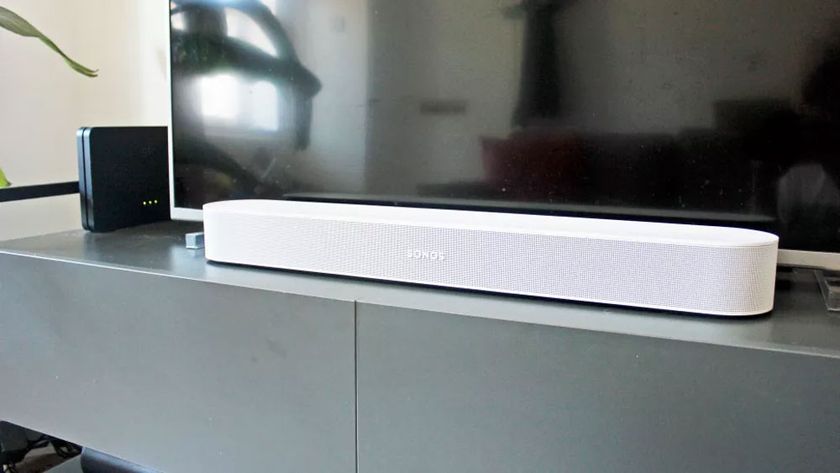 Witte Sonos Beam Gen 2-soundbar voor een tv