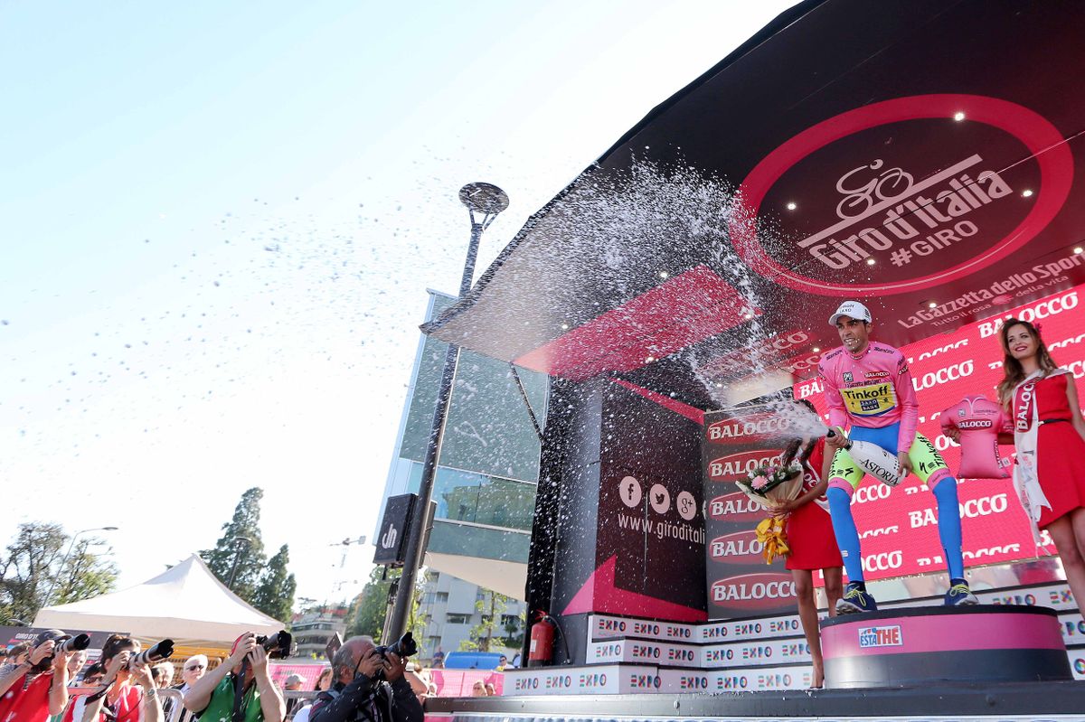 Alberto Contador (Tinkoff-Saxo) spraying the prosecco in Lugano