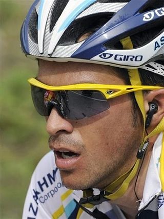 Alberto Contador (Astana) pushes the pace.