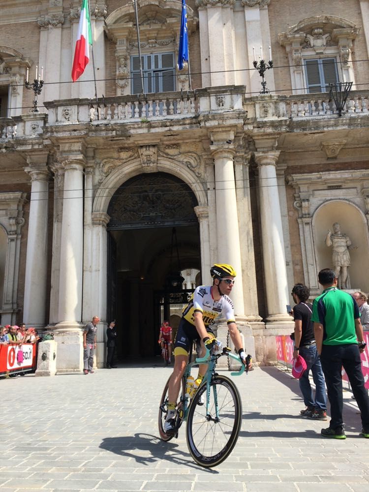 Steven Kruijswijk emerges for the start
