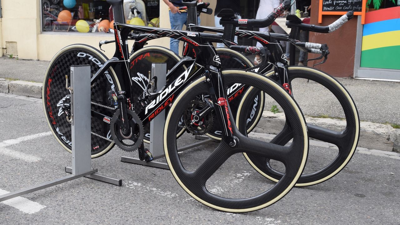 Thomas De Gendt and Tony Gallopin opt for HED H3 front wheels over the team's Campagnolo Bora offerings