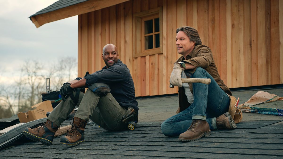 Colin Lawrence as Preacher, Martin Henderson as Jack Sheridan sitting on a roof in Virgin River season 6