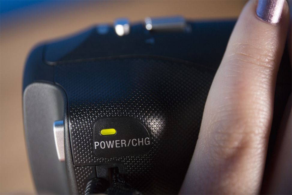 Like all of the camcorders we tested, a light illuminates on the Sony Handycam HDR-CX405 so you know if it&rsquo;s charging.