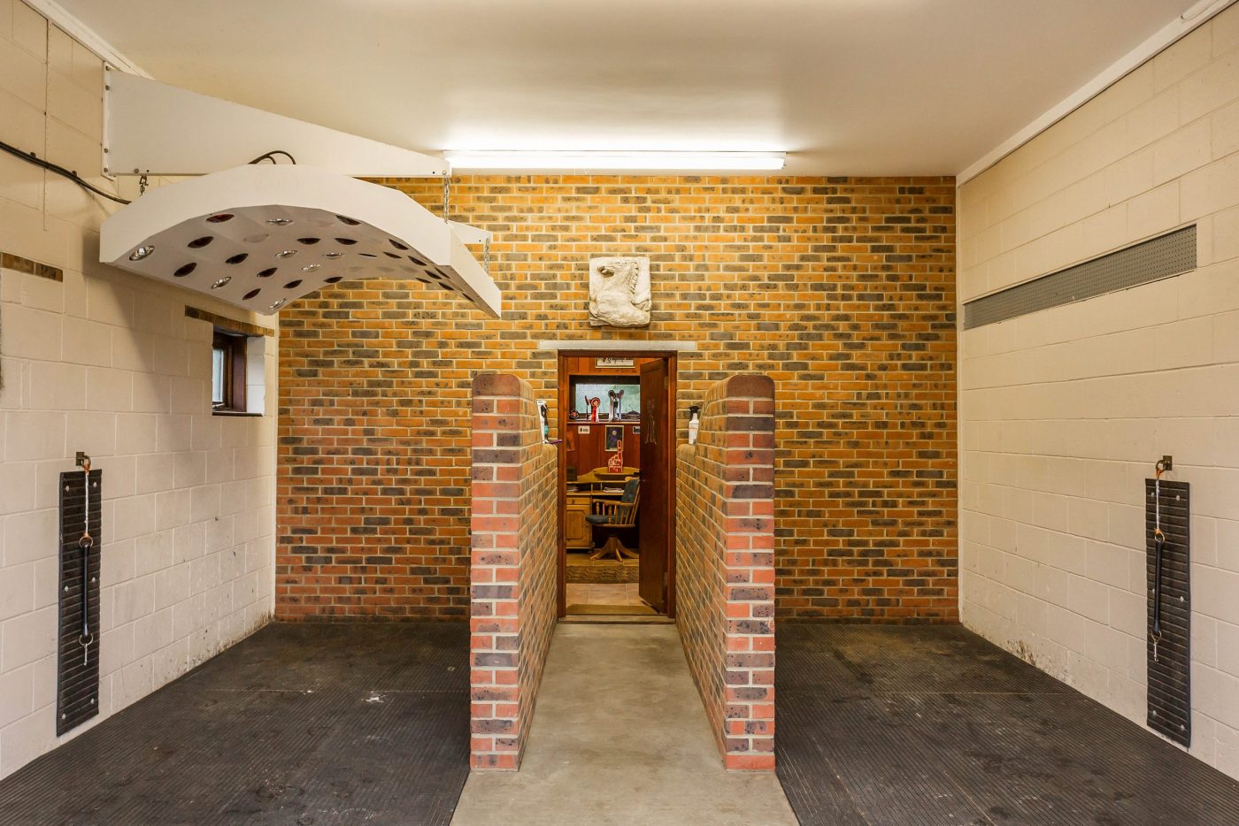 The-Moat-House-Horsham-THERAPY-ROOM-scaled-e1606484092737.jpg