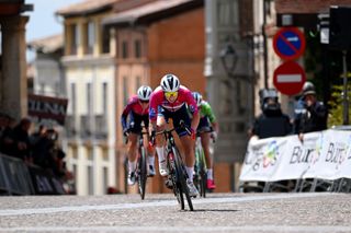 Lorena Wiebes relegated after sprint on stage 2 at Vuelta a Burgos Feminas