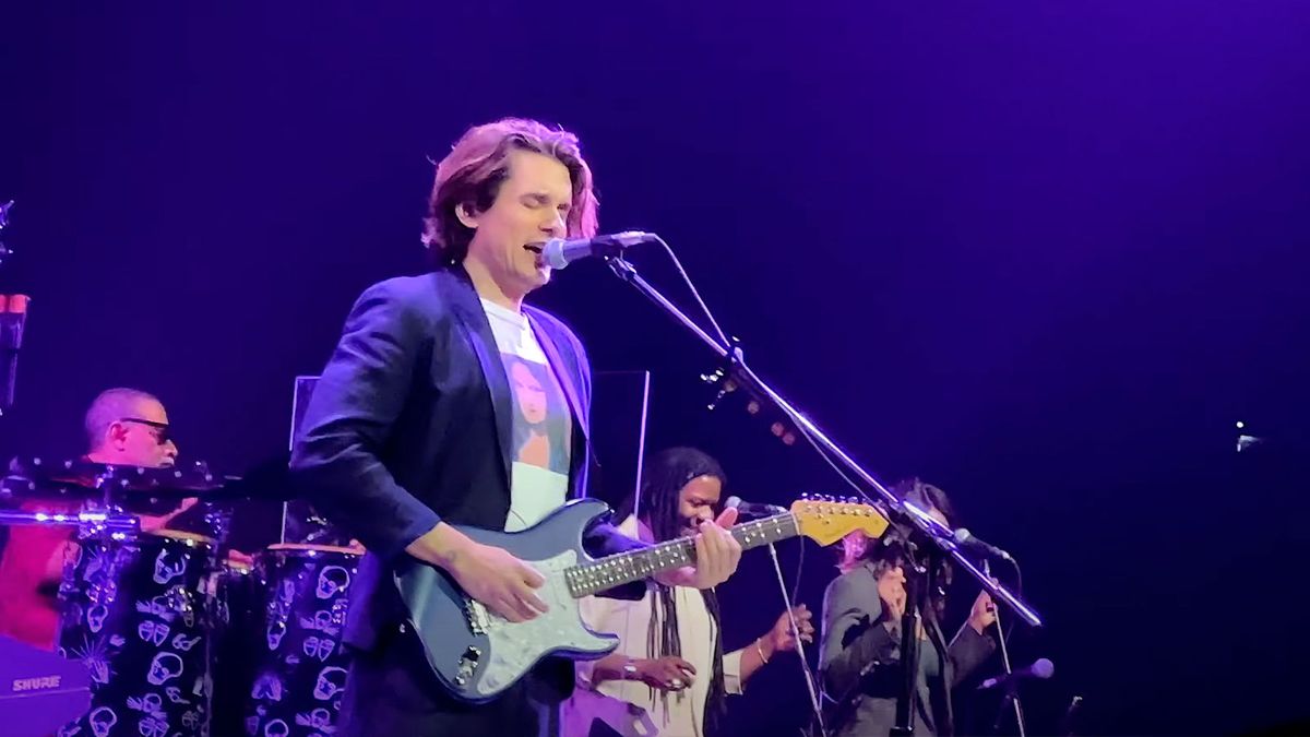 John Mayer plays Cory Wong&#039;s signature Strat live