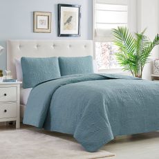 Bed sheet, Bedding, Furniture, Bed, Bedroom, Duvet cover, Bed frame, Room, Textile, Duvet, 