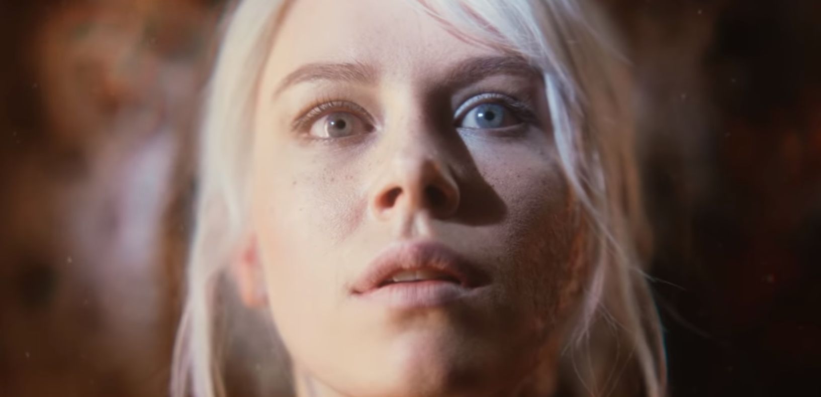 The psychic protagonist of The Medium's hair turns white