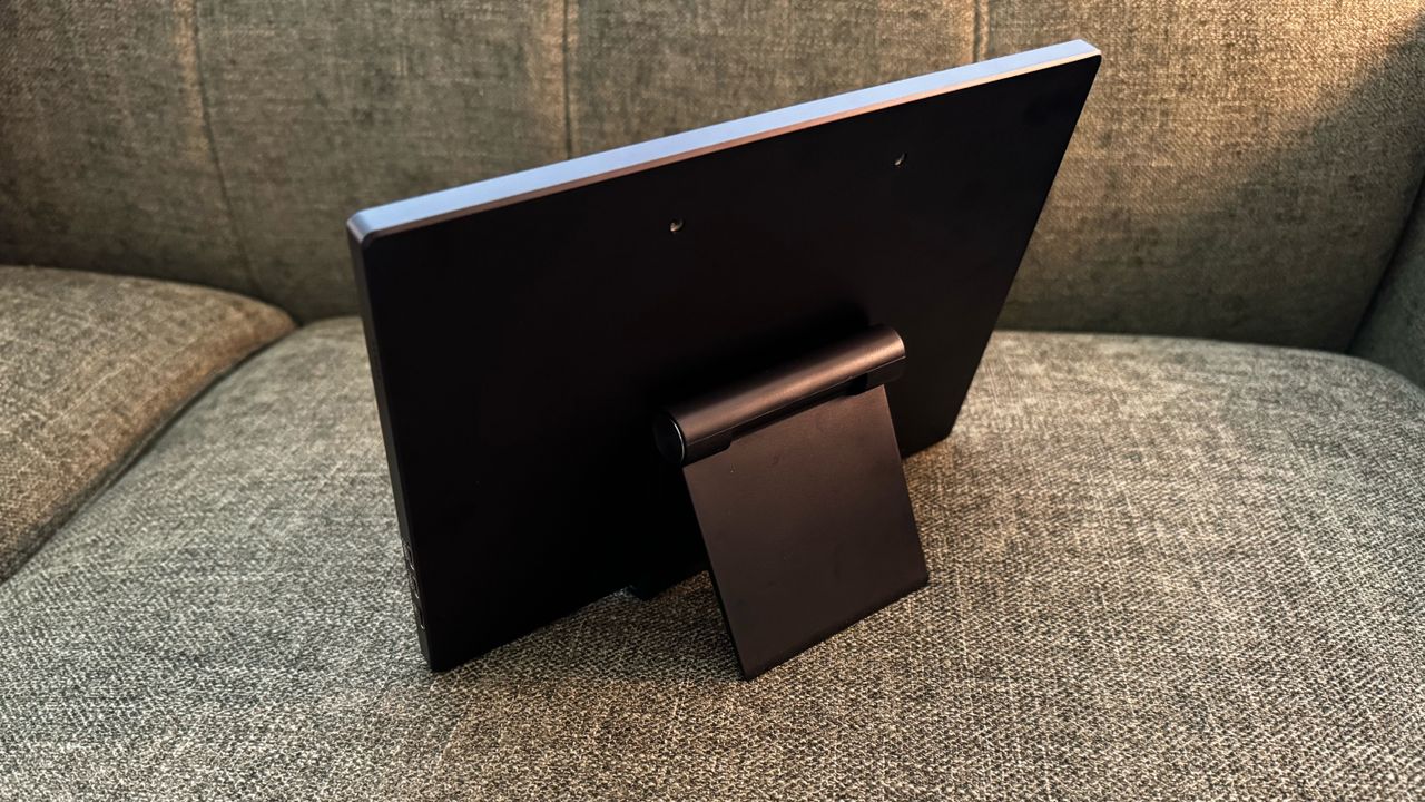 Eyoyo EM105 10.5-inch portable monitor review: Tiny in stature