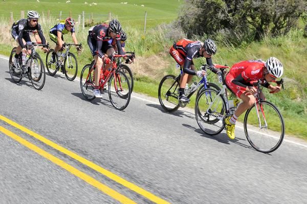 The break descend at a rapid pace towards Lake Wakatipu