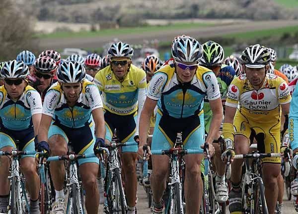 Chris Horner (Astana) leads his team on the front.