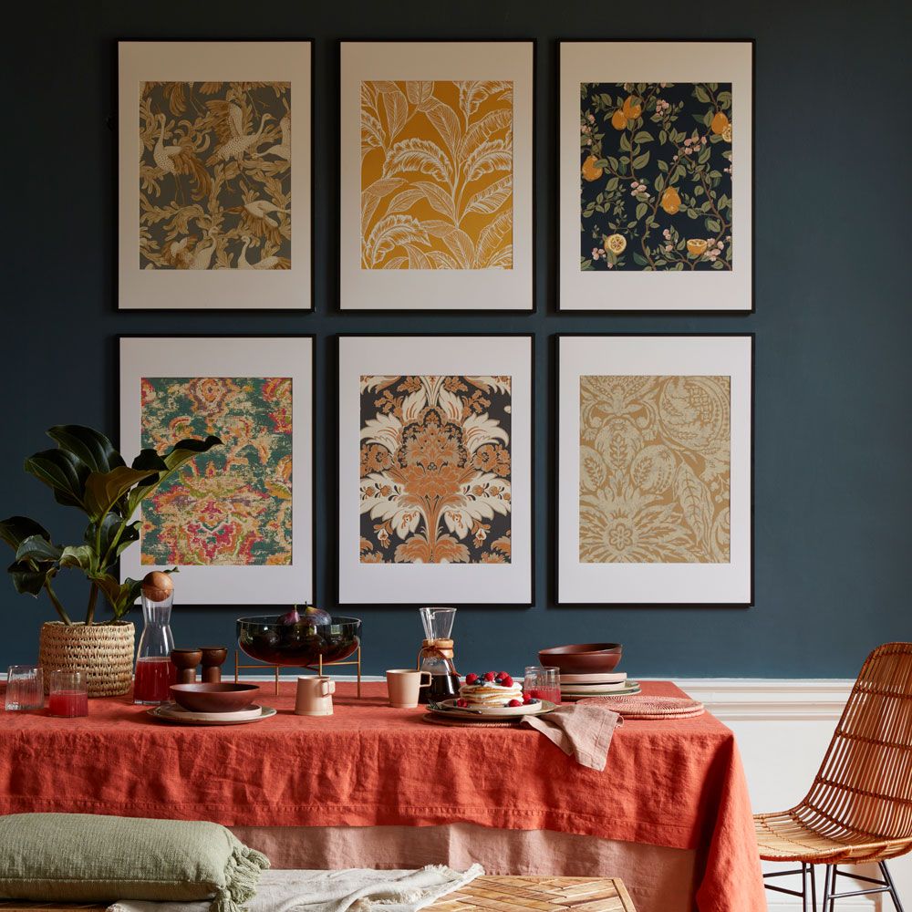 room with grey wall and wallpaper frame and dining table with chairs
