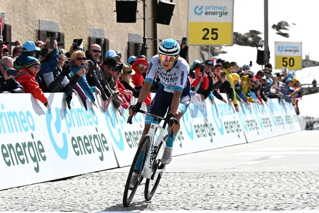 Torstein Træen vince sul Passo del San Gottardo (foto: Getty Images)