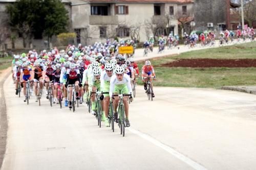 The peloton is led by the Perutnina Ptuj team of race leader Robert Vrecer