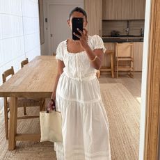 An image of @monikh wearing one of the best mesh bags.