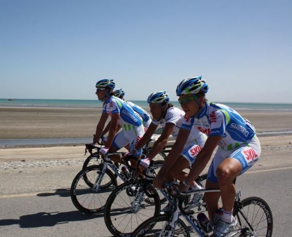 The Skil-Shimano riders are sticking together